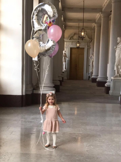 A princesa Leonore no seu 3.º aniversário