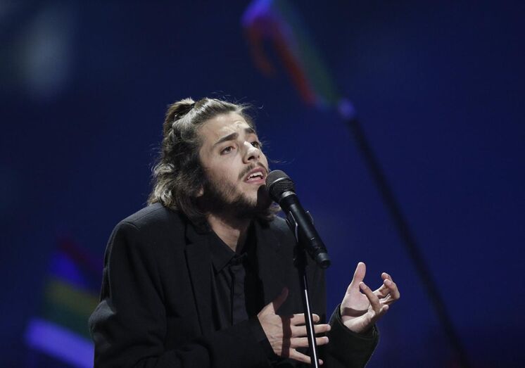 Salvador Sobral e a namorada na Eurovisão