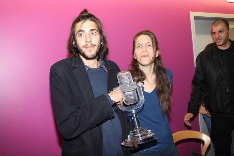 Salvador Sobral e a namorada na Eurovisão