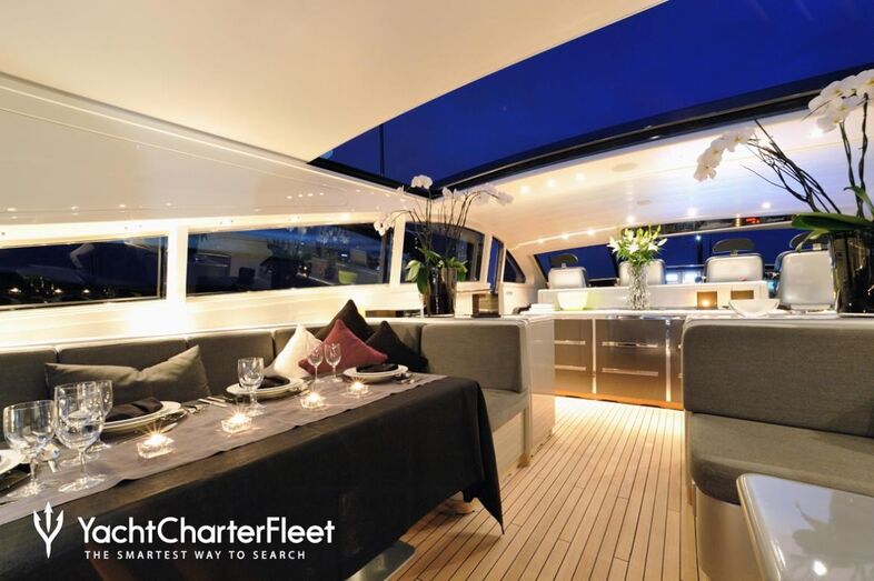 O interior do iate alugado por CR7 em Ibiza