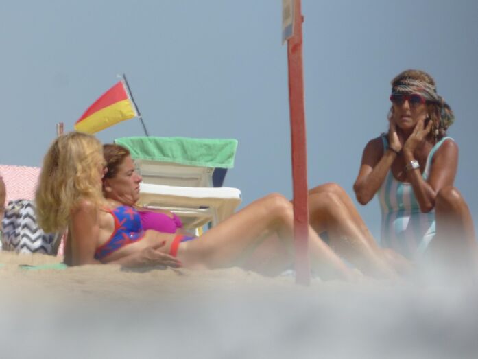 Judite Sousa na praia do Gigi