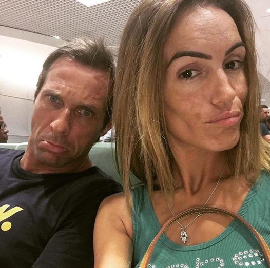 A fotografia partilhada por Liliana Aguiar mostra o casal finalmente dentro do avião