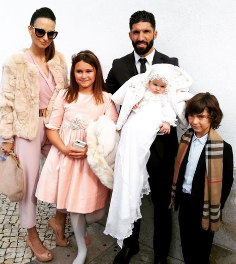 Lúcia Garcia e Bruno Aguiar batizam as filhas