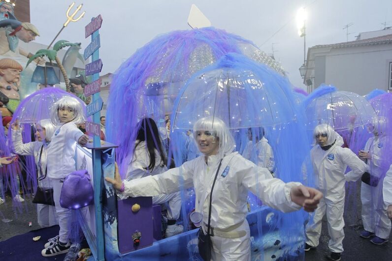 Tradição leva milhares ao Carnaval de Torres Vedras 