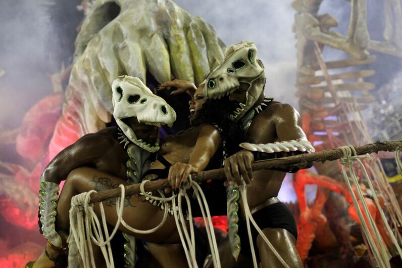 Toda beleza e sensualidade do grupo especial das escolas de samba cariocas