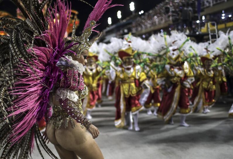 Toda beleza e sensualidade do grupo especial das escolas de samba cariocas