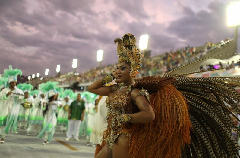 Toda beleza e sensualidade do grupo especial das escolas de samba cariocas