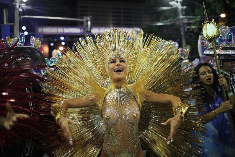 Toda beleza e sensualidade do grupo especial das escolas de samba cariocas