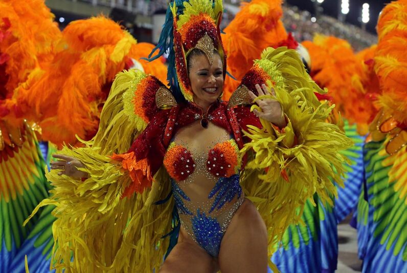 Toda beleza e sensualidade do grupo especial das escolas de samba cariocas