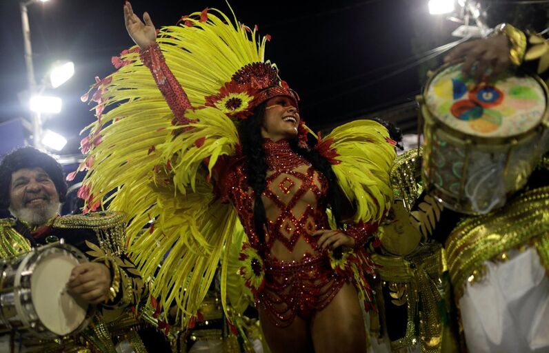 Toda beleza e sensualidade do grupo especial das escolas de samba cariocas