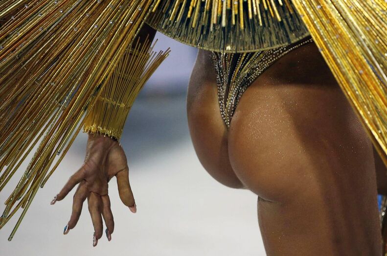 Sabrina Sato, rainha da bateria da Vila Isabel, no primeiro dia do grupo especial