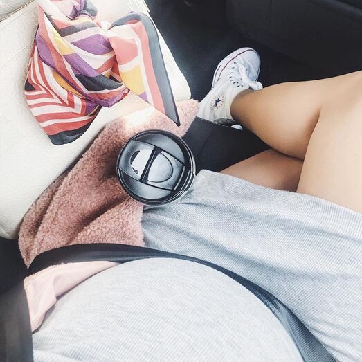 Mia Rose mostra tendência excêntrica para grávidas