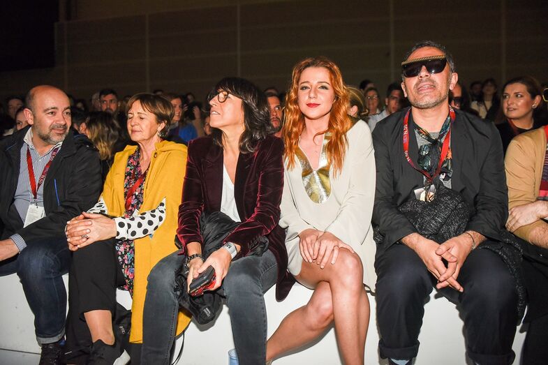 Recém-casadas, Gabriela Sobral e Inês Herédia divertem-se na ModaLisboa