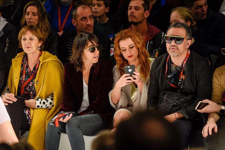 Recém-casadas, Gabriela Sobral e Inês Herédia divertem-se na ModaLisboa