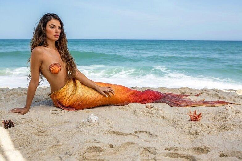 Isis Valverde incendeia as redes sociais com biquínis reduzidos