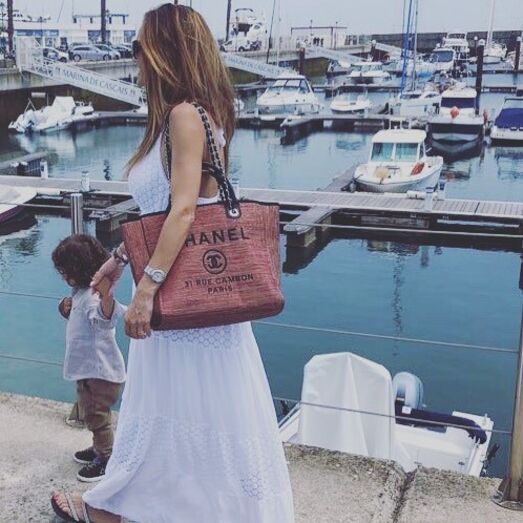 Cada vez mais apaixonada, Liliana Aguiar mostra-se feliz em férias de família