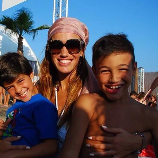 Cada vez mais apaixonada, Liliana Aguiar mostra-se feliz em férias de família