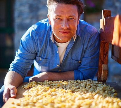 Quem o viu e quem o vê. Jamie Oliver recorre à fortuna pessoal para salvar restaurantes falidos