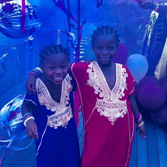 Feliz aniversário! Gémeas de Madonna completam 6 anos de vida