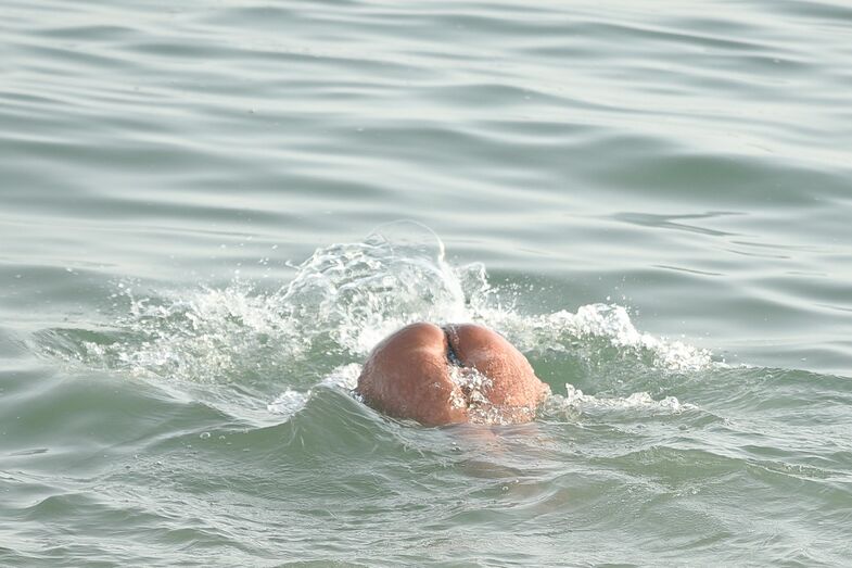 Corpos de sereia! Filipa de Castro e a filha Bruna de 18 anos deslumbram na praia