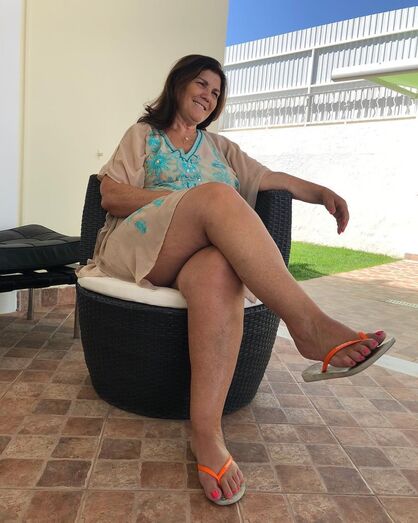 Longe de Ronaldo, Dolores apoia filho