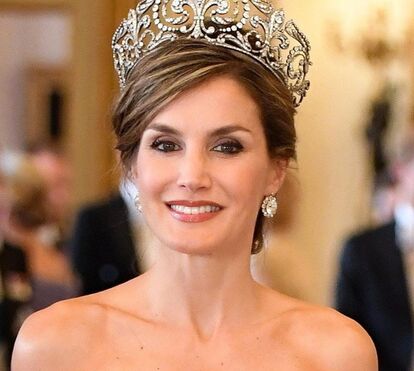 Já reparou no tom de pele da rainha Letizia? Siga as sugestões para manter o bronzeado
