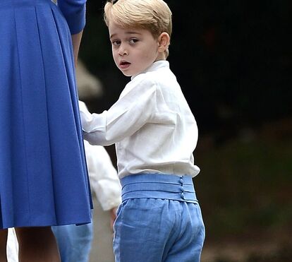 Príncipe George é o "rei da festa" no batizado da madrinha da princesa Charlotte