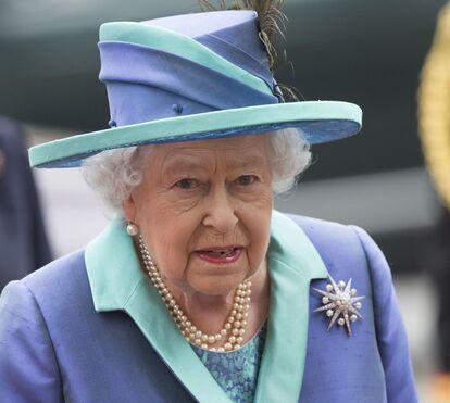 Tirem-me deste filme: Isabel II não quer saber do casamento gay do primo