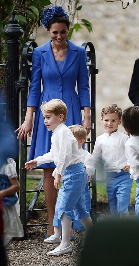 George e Charlotte no casamento de Sophie Carter