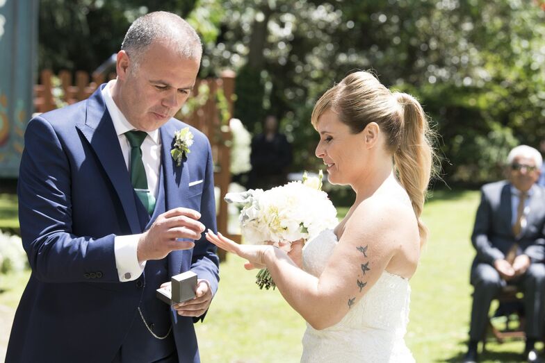 Em declarações exclusivas à TV Guia, Arlindo Dias, 72 anos de idade, pai do marido de uma das manas de Aveiro, Inês Santos, Vítor Hugo Dias, de 42 anos, desmascara o filho. O concorrente da Granja não é agricultor, como se tinha apresentado no programa.