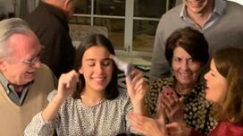 Filha de Carlos Cruz celebra 18 anos com a família