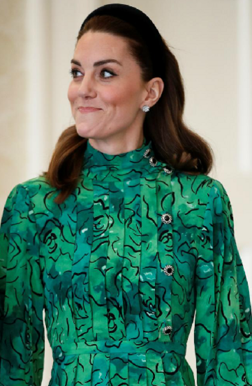 Kate Middleton rouba todos os olhares ao chegar na Irlanda