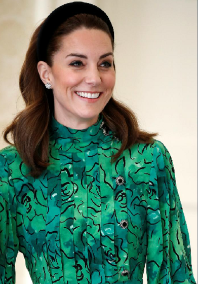 Kate Middleton rouba todos os olhares ao chegar à Irlanda