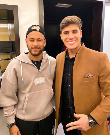 O assessor de imprensa de Tiago Ramos revelou tudo. O modelo e jogador de futebol é bissexual e sempre gostou de mulheres mais velhas.