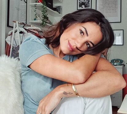 Não se entende! O que é que aconteceu às calças de Mia Rose? 