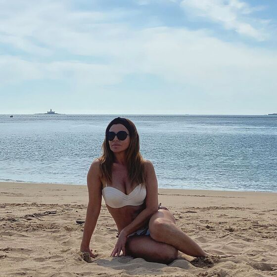 Famosas despem-se e deixam pouco por mostrar