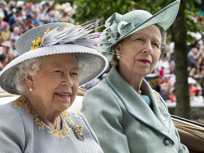 Princesa Ana e rainha Isabel II