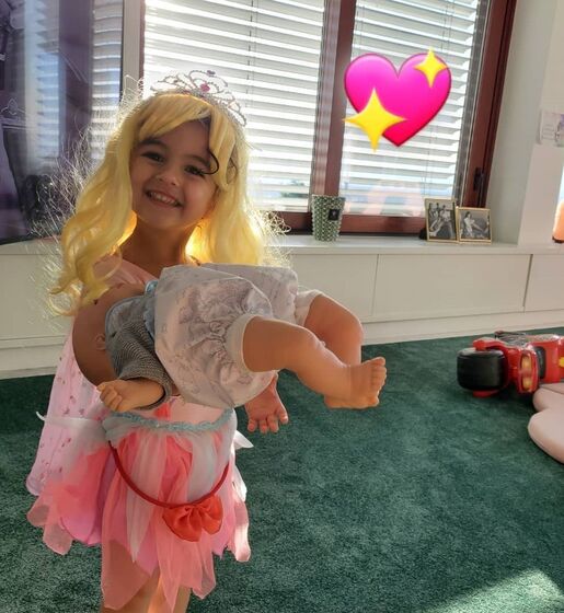 Tão giros! Filhos de Ronaldo e Georgina passam o domingo mascarados
